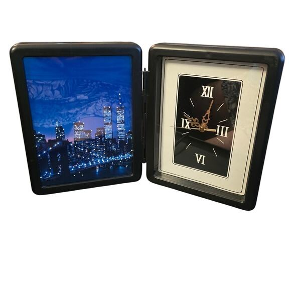 Hinged‎ Clock w/ NYC Skyline w/Twin Towers w/ Fiber Optic Color Changing Lights - Picture 6 of 11